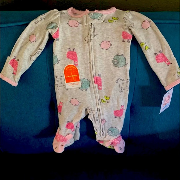 Carter’s newborn girl sleepers - Picture 1 of 1